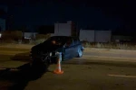 Metrelerce sürüklenen araçta kazayı sıyrık bile almadan atlattılar