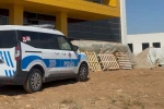 Metrelerce yükseklikten zemine düşen işçi ağır yaralandı