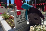 Mezarlıklarda hüzün: 90 yaşındaki şehit annesinin 34 yıldır dinmeyen acısı