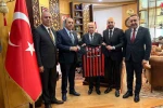 MHP Lideri Bahçeli’ye Süper Lig’e yükselen Çorum FK forması hediye edildi