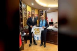MHP’li Yurdagül’den lider Bahçeli’ye şampiyonluk ziyareti: Erzurumspor forması takdim edildi