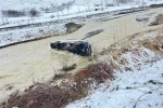 Minibüsün dereye uçmasıyla 8 kişi yaralandı