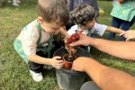 Minik bahçıvanlar çiçeklerle geleceği şekillendiriyor
