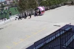 Minik yüreklerin polise yaptığı jest kalpleri ısıttı 