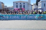 Minikler direksiyona geçti, vatandaşlar takla simülasyonunu deneyimledi