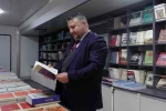 Mobil kitap mağazasına vatandaşlardan yoğun ilgi