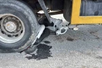 Motosiklet vincin altında kaldı, sürücü son anda kurtuldu