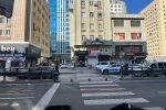 Motosikletin çarptığı yaya yaralandı
