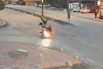 Motosikletin yayayı havaya uçurduğu an kameraya yansıdı: 2 yaralı