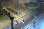 Motosikletlerin çarpışma anı kameralara yansıdı 