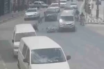 Motosikletteki 2 kişinin ölümden döndüğü kaza kamerada