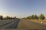 Motosikletteki çiftin yere savrulduğu anlar kamerada