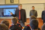 Müdür Yılmaz: "Çocuklarımıza birey olmayı öğretirken onları ailelerinden koparmayalım"