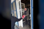 Muğla Büyükşehir Belediyesi Türk Bayrağı dağıtarak dayanışma mesajı verdi 