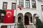 Muğla’da belediye binaları Türk bayrakları ile donatıldı
