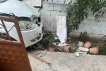 Muratlı’da otomobil bahçe duvarına çarptı