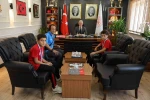 Muş’ta başarılı güreşçiler ödüllendirildi