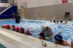 Nazilli’de çocuklar yaz tatilini yüzme öğrenerek geçiriyor