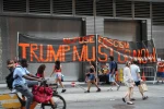 New York'ta Trump'ın doğum gününde protesto konseri