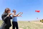 Niğde’de gökyüzü anneler için renklendi