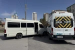 Öğrenci ile rehabilitasyon servisinin çarpışmasıyla 5 kişi yaralandı