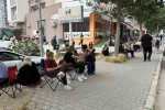 Öğrenciler içeride veliler dışarıda ter döktü