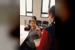 Öğrencilerden anlamlı mesaj: "Öğretmene silah değil, çikolata uzatılır"