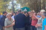 Öğretmen babanın en ağır yükü: Okul bahçesinde fenalaşan oğlunun tabutunu bir an olsun bırakmadı