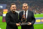 Okan Buruk’a 100. galibiyet plaketi verildi