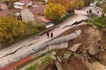 Okul inşaatının yanında çöken yol dronla görüntülendi