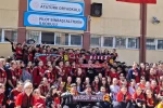 Okula Eskişehirsor formasıyla gelip teneffüslerde yaptıkları tezahüratlarla takımlarının başarısını kutladılar