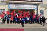 Okullarda Türk bayraklı tören