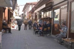 Ölen müşterilerinin hatıralarını kıraathanenin duvarında yaşatıyor
