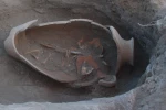 Oluz Höyük’te Fenikelilerin izine rastlandı: İnsan başlı cam boncuklar ve küpten bebek mezarları bulundu