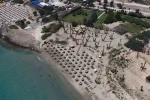Önü plaj, arkası tarla: Organik plajda elektrik güneşten, ikramlar bahçeden
