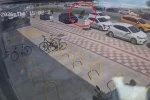 Önünde yavaşlayan araçlara çarpmamak için kaza yaptı 
