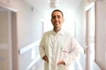 Opr. Dr. Hakan Peker: "Her 8 kadından 1’i meme kanseri riski altında"
