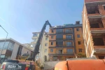 Ordu’da zemini kayan ve çatlaklar oluşan binada yıkım başladı
