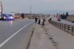 Orta refüje devrilen hafif ticari araçta 5 kişi yaralandı