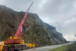 Örümcek adamlar yamaçları çelik ağlarla örüyor