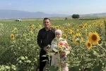 Osmaniye’de ayçiçeği tarlaları yeni evli çiftlerin gözdesi oldu