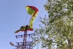 Osmaniye’de yamaç paraşütü pilotu iniş sırasında elektrik tellerine takıldı