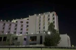 Otelin bahçesinde park halindeki karavan alev alev yandı