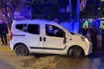 Otomobil 100 metre sürüklenip kaldırıma çarptı: 4 kişi yaralandı, 2 kişi olay yerinden kaçtı