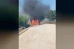 Otomobil alev alev yandı