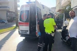 Otomobil ile çarpışan motosikletli yaralandı: Kaza anı güvenlik kamerasında