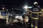 Otomobil ile minibüsün kafa kafaya çarpışmasıyla 1 kişi öldü, 6 kişi yaralandı