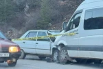 Otomobil ile yolcu minibüsünün çarpışmasıyla 1 kişi öldü, 1 kişi yaralandı