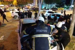 Otomobil, iş yeri merdivenine çarptı: 4 yaralı