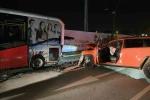 Otomobil park halindeki otobüse çarptı: 1 yaralı